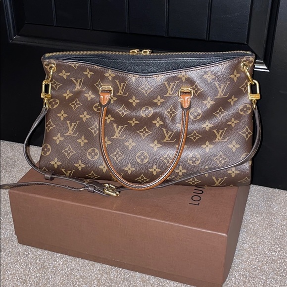 Louis Vuitton Handbags - Guaranteed authentic Louis Vuitton Pallas Noir
